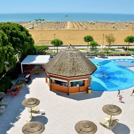 Elegant Located On The Gorgeous Coast Of Apartment