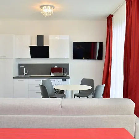 Apartment Elegant Located On The Gorgeous Coast Of