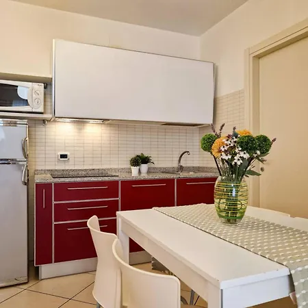 Elegant On The Gorgeous Coast Of Apartment *